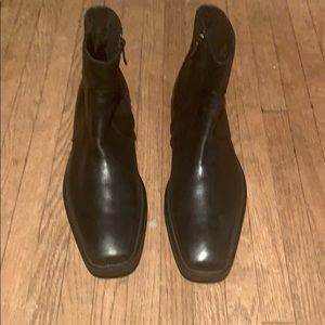 Men’s size 9US Classic Chelsea Boots
